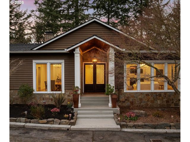 2744 Sw SHERWOOD Dr, Portland, OR 97201