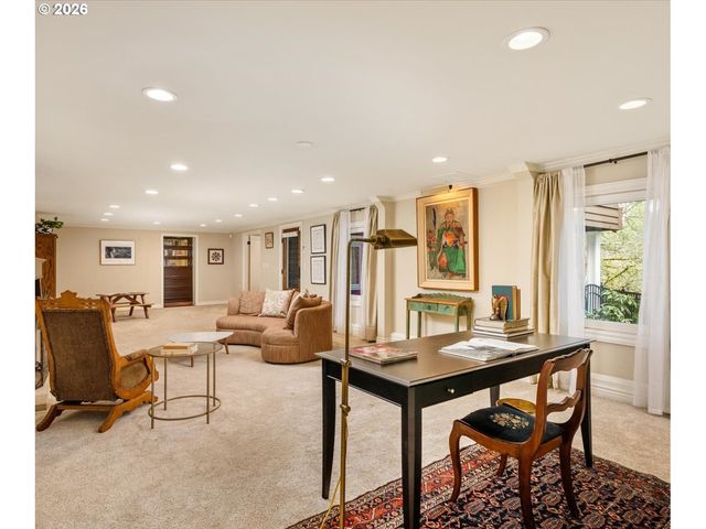 2744 Sw SHERWOOD Dr, Portland, OR 97201