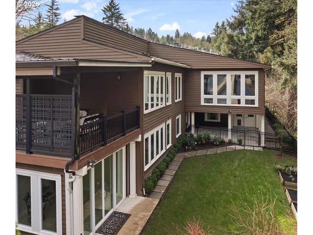 2744 Sw SHERWOOD Dr, Portland, OR 97201