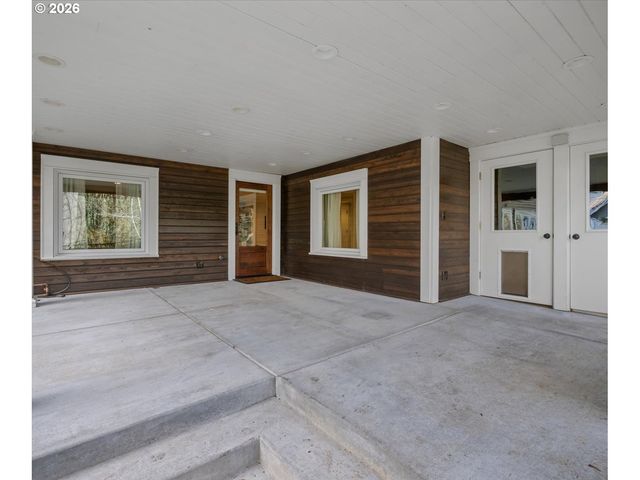 2744 Sw SHERWOOD Dr, Portland, OR 97201