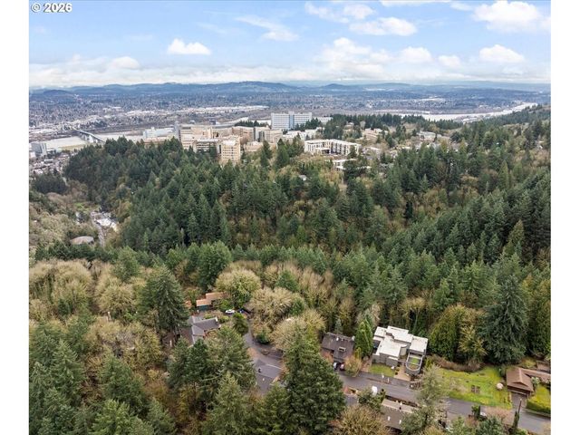 2744 Sw SHERWOOD Dr, Portland, OR 97201