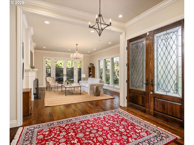 2744 Sw SHERWOOD Dr, Portland, OR 97201