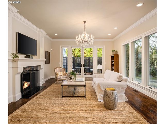 2744 Sw SHERWOOD Dr, Portland, OR 97201