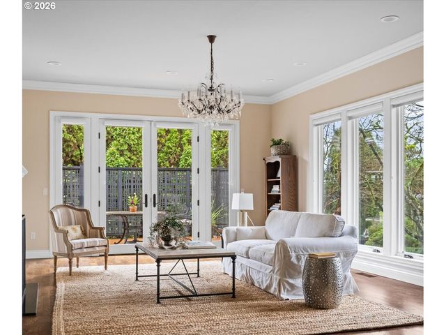 2744 Sw SHERWOOD Dr, Portland, OR 97201