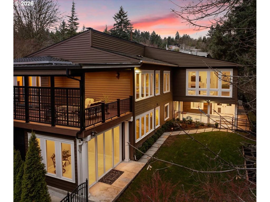 2744 Sw SHERWOOD Dr, Portland, OR 97201