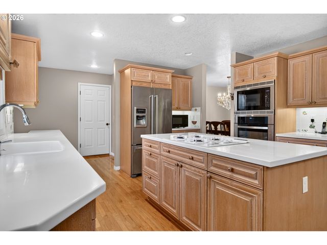 1545 CLOVERLEAF Rd, Lake Oswego, OR 97034