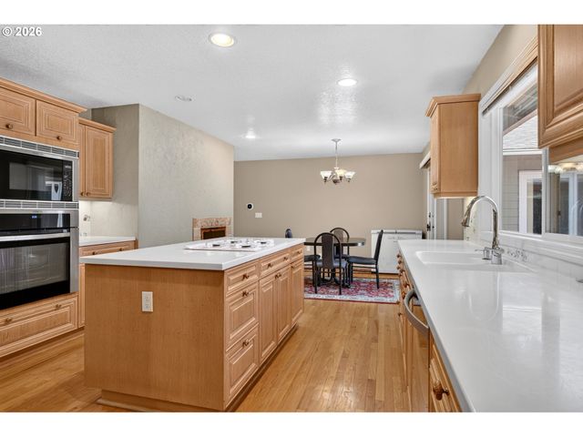 1545 CLOVERLEAF Rd, Lake Oswego, OR 97034