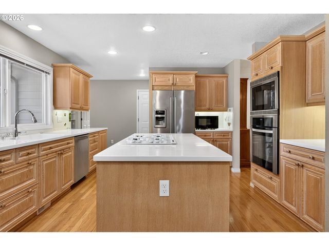 1545 CLOVERLEAF Rd, Lake Oswego, OR 97034