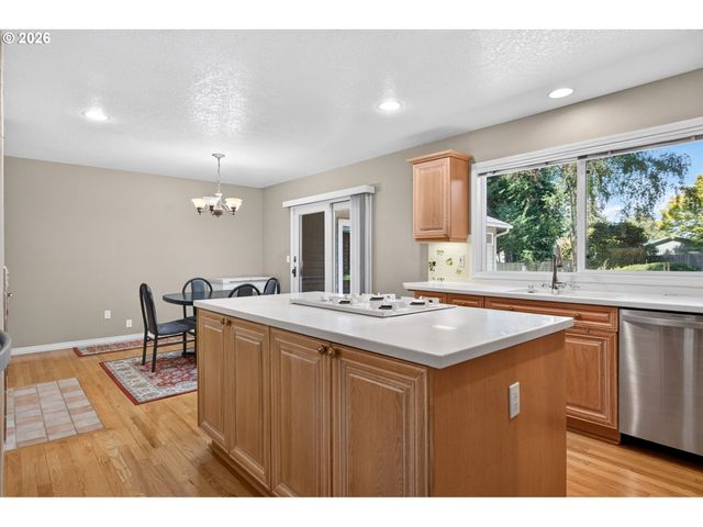 1545 CLOVERLEAF Rd, Lake Oswego, OR 97034
