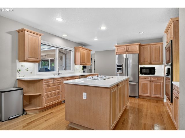 1545 CLOVERLEAF Rd, Lake Oswego, OR 97034
