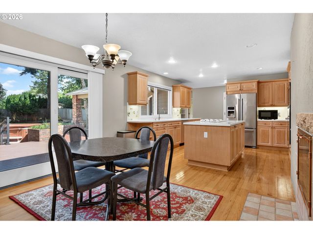 1545 CLOVERLEAF Rd, Lake Oswego, OR 97034