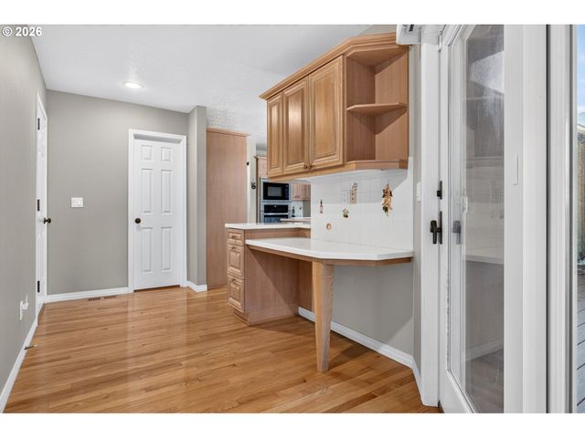 1545 CLOVERLEAF Rd, Lake Oswego, OR 97034