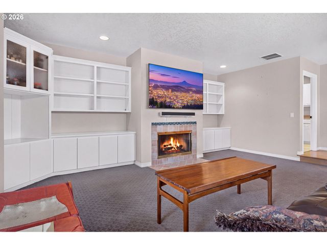 1545 CLOVERLEAF Rd, Lake Oswego, OR 97034