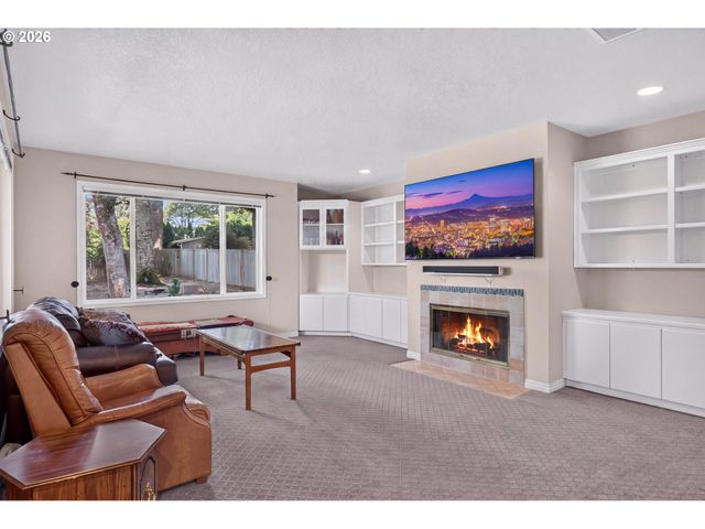 1545 CLOVERLEAF Rd, Lake Oswego, OR 97034