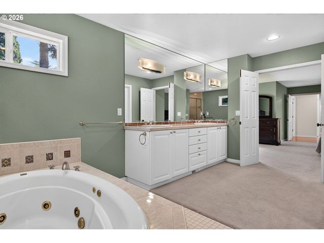 1545 CLOVERLEAF Rd, Lake Oswego, OR 97034