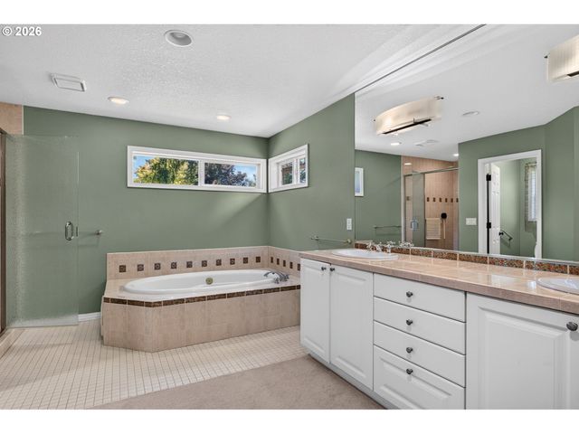 1545 CLOVERLEAF Rd, Lake Oswego, OR 97034