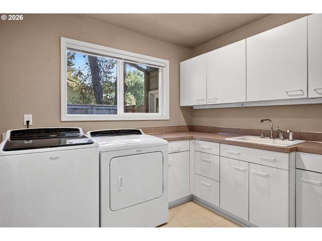 1545 CLOVERLEAF Rd, Lake Oswego, OR 97034