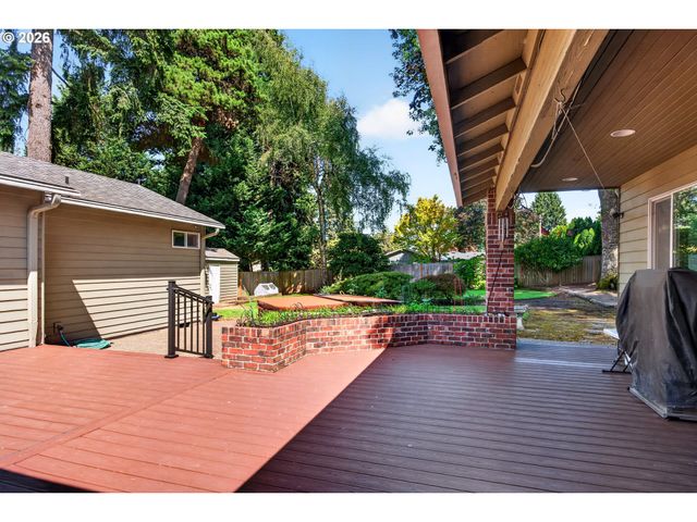 1545 CLOVERLEAF Rd, Lake Oswego, OR 97034