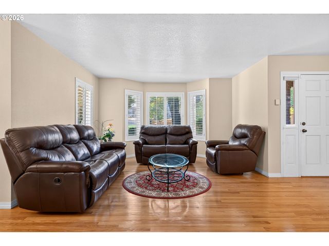 1545 CLOVERLEAF Rd, Lake Oswego, OR 97034