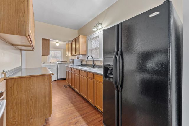 511 S Sycamore St, Wichita, KS 67213