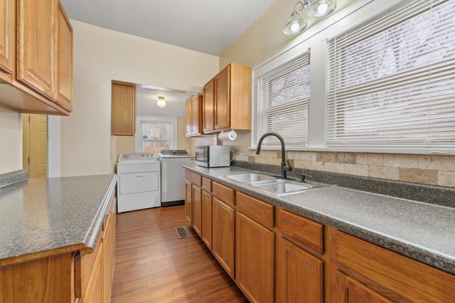 511 S Sycamore St, Wichita, KS 67213