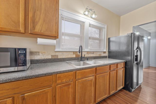 511 S Sycamore St, Wichita, KS 67213