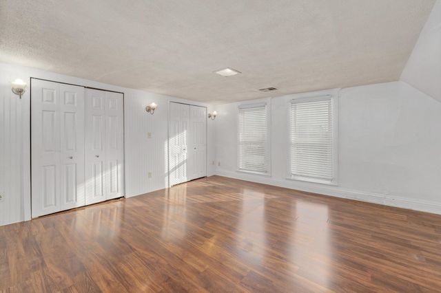 511 S Sycamore St, Wichita, KS 67213