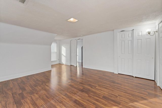 511 S Sycamore St, Wichita, KS 67213