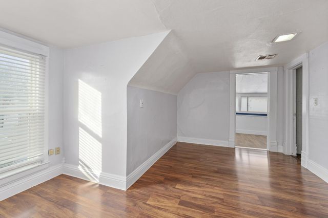 511 S Sycamore St, Wichita, KS 67213