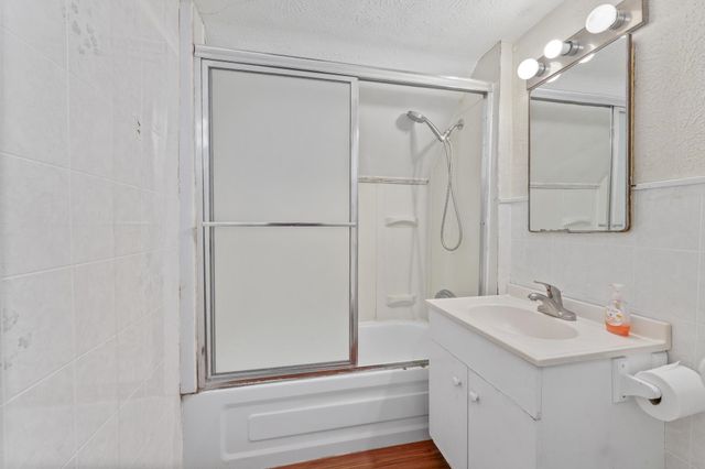 511 S Sycamore St, Wichita, KS 67213