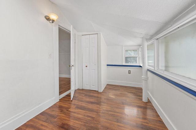 511 S Sycamore St, Wichita, KS 67213