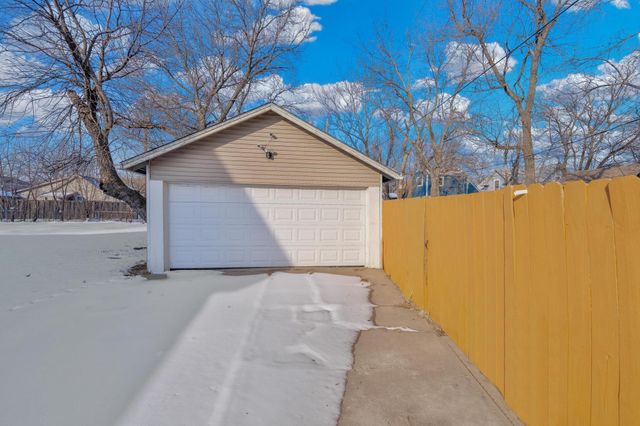 511 S Sycamore St, Wichita, KS 67213