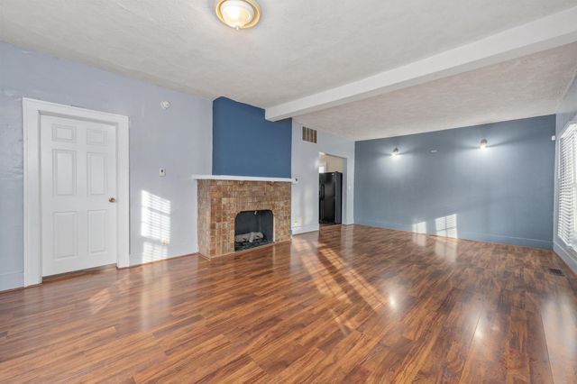 511 S Sycamore St, Wichita, KS 67213