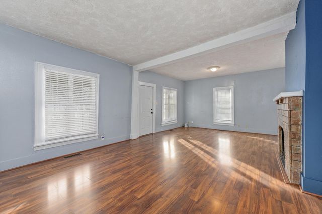 511 S Sycamore St, Wichita, KS 67213