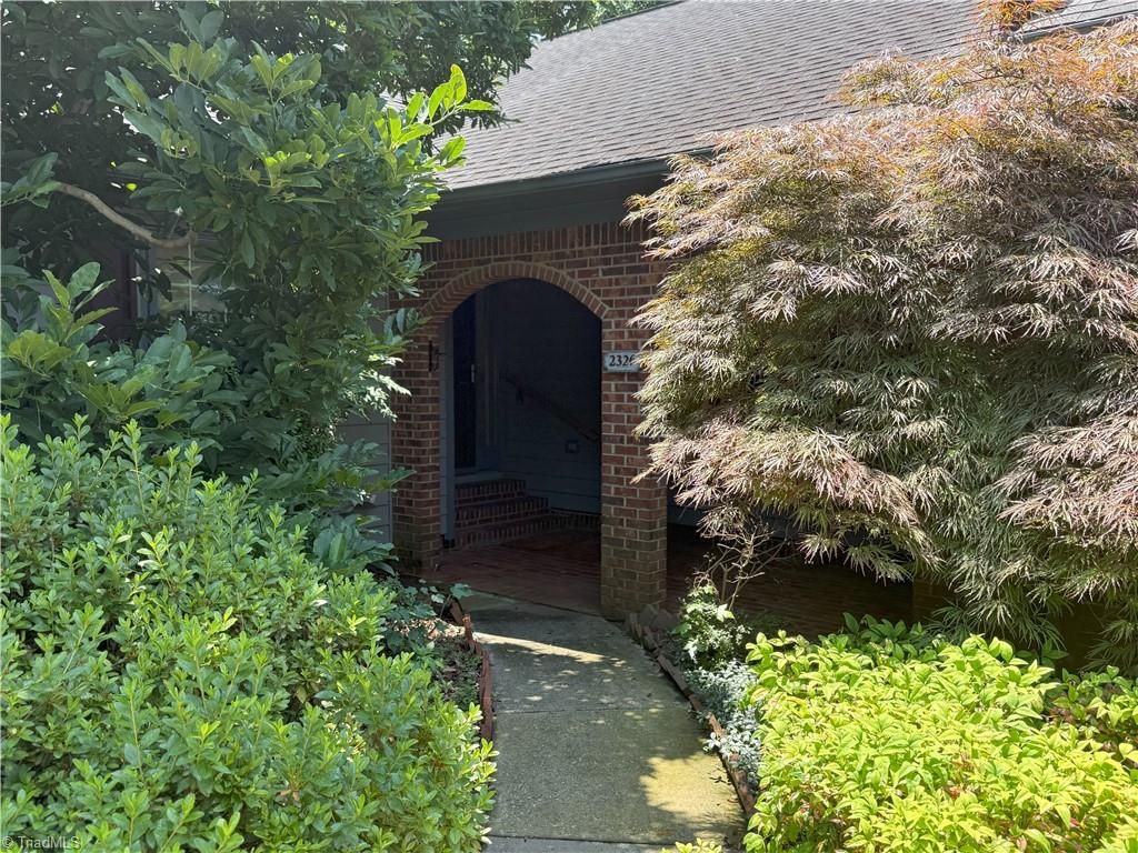 2326 Brandt Village, Greensboro, NC 27455