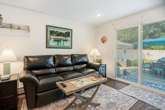 107 Avenue A, Holbrook, NY 11741