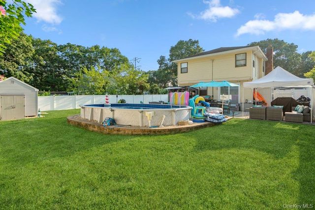 107 Avenue A, Holbrook, NY 11741