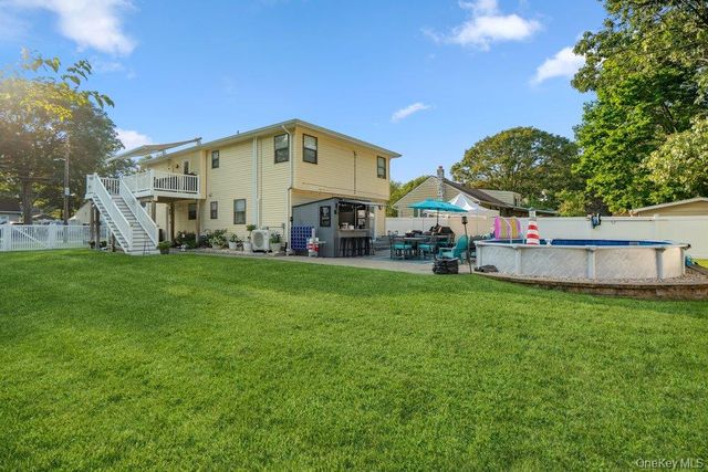 107 Avenue A, Holbrook, NY 11741