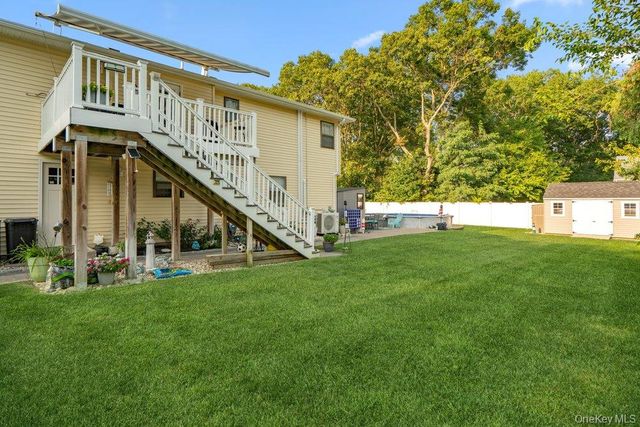 107 Avenue A, Holbrook, NY 11741