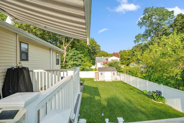 107 Avenue A, Holbrook, NY 11741
