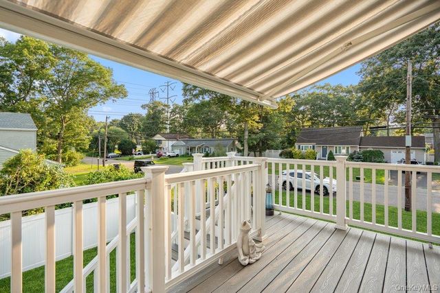 107 Avenue A, Holbrook, NY 11741