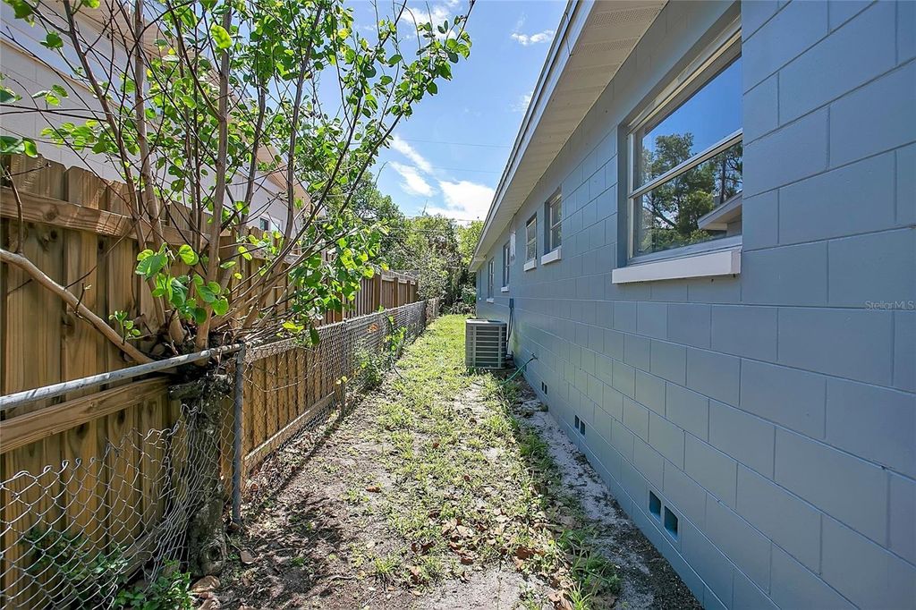 Image 29 of property listing at 1951 S CRYSTAL LAKE DRIVE, Orlando, FL 32806