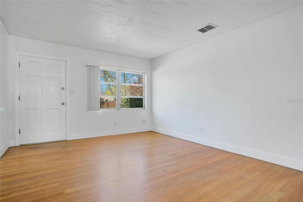 Image 6 of property listing at 1951 S CRYSTAL LAKE DRIVE, Orlando, FL 32806