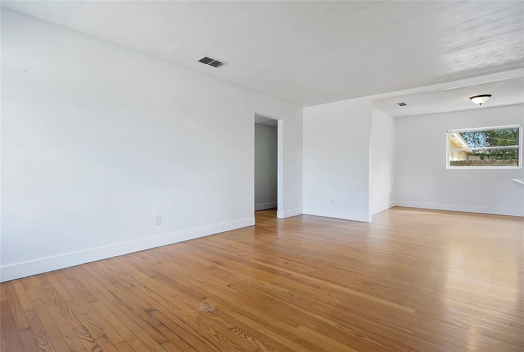Image 7 of property listing at 1951 S CRYSTAL LAKE DRIVE, Orlando, FL 32806