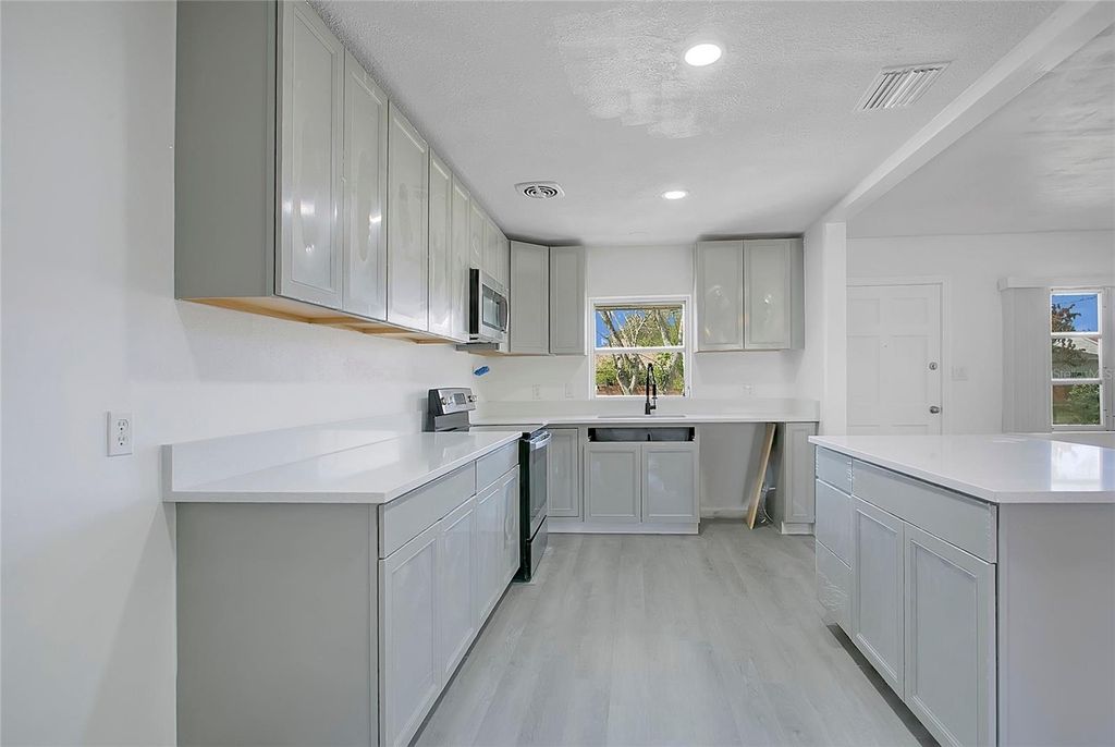 Image 9 of property listing at 1951 S CRYSTAL LAKE DRIVE, Orlando, FL 32806