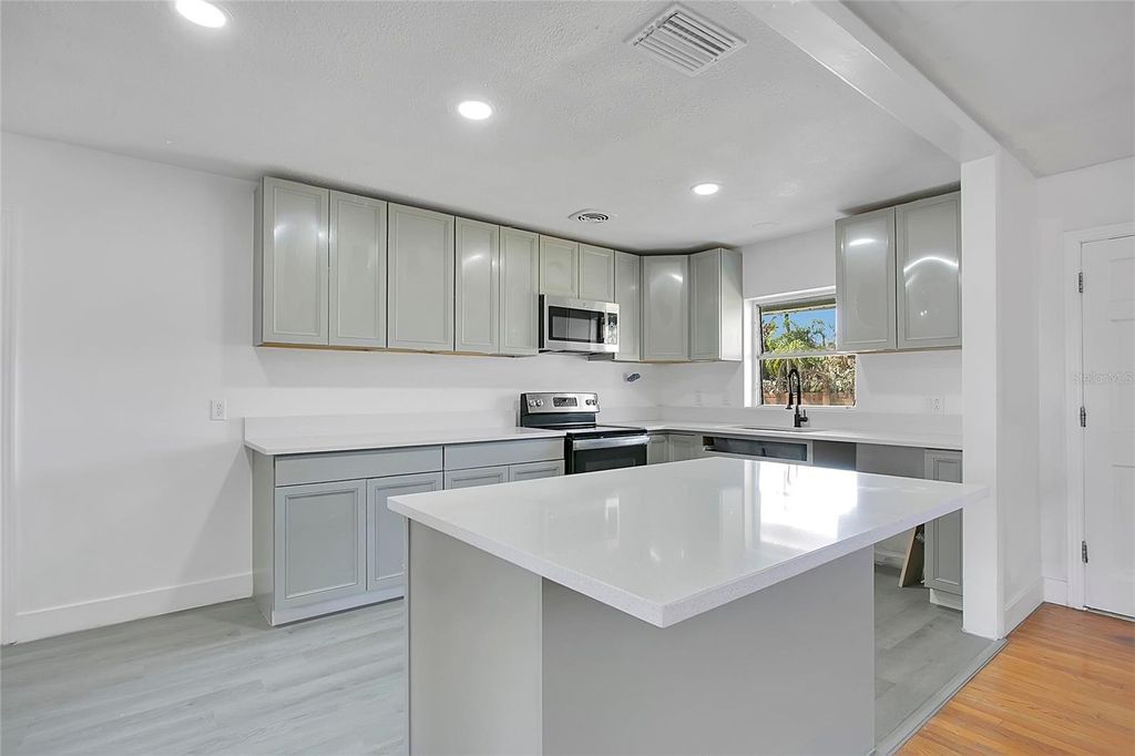 Image 10 of property listing at 1951 S CRYSTAL LAKE DRIVE, Orlando, FL 32806