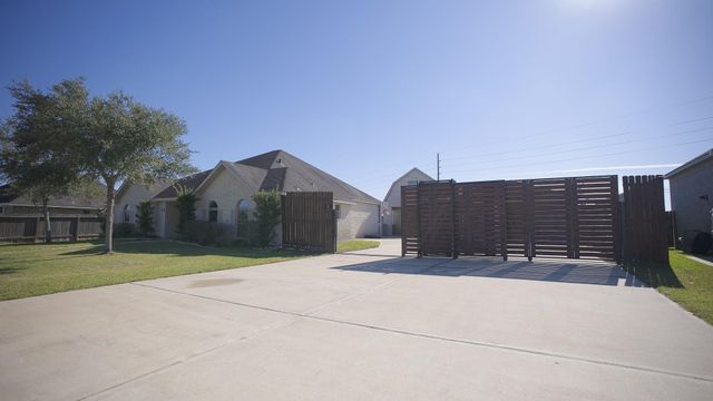38 Palmero Way, Manvel, TX 77578