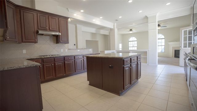 38 Palmero Way, Manvel, TX 77578