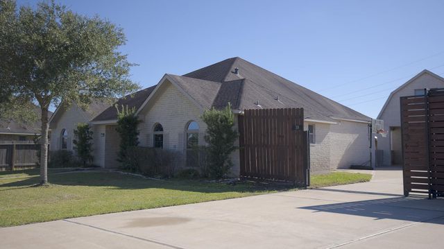 38 Palmero Way, Manvel, TX 77578