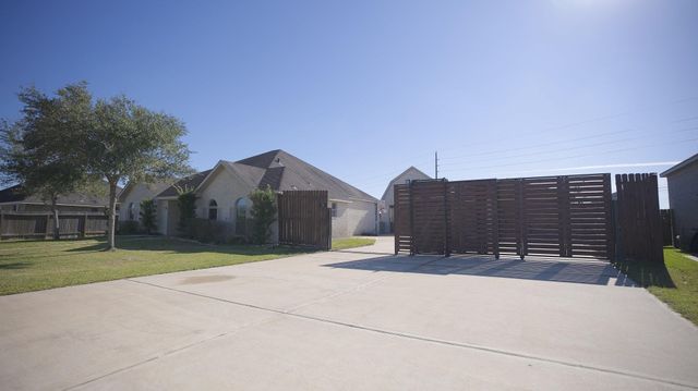 38 Palmero Way, Manvel, TX 77578